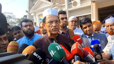 চাঁদপুরে সাংবাদিকদের সঙ্গে কথা বলেন শিক্ষামন্ত্রী