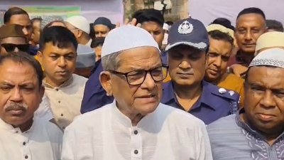 ঠাকুরগাঁও শহরের হাজীপাড়া মাদ্রাসার নতুন ভবন উদ্বোধন শেষে সাংবাদিকদের সঙ্গে কথা বলেন মির্জা ফখরুল