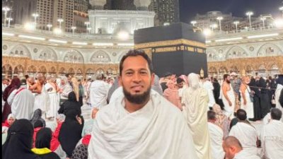 ওমরাহ হজ করতে সৌদি আরবে মুশফিক।