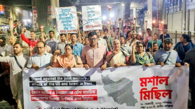 ইরানে যুক্তরাষ্ট্র ও ইসরায়েলের হামলার প্রতিবাদে রাজধানীতে মিছিল করেছে বাসদ। ছবি: বাংলা ট্রিবিউন