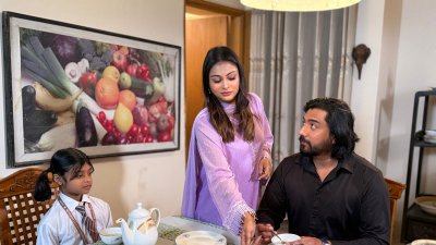 একটি দৃশ্যে নাবিহা, নাবিলা ও তানভীর