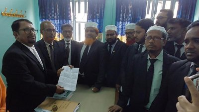 ‌‘মবের শিকার’ হওয়ার অভিযোগে চাঁদপুর জেলা আইনজীবী সমিতির আসন্ন নির্বাচন থেকে সরে দাঁড়িয়েছে জামায়াত সমর্থিত ‘ঐক্যবদ্ধ আইনজীবী কল্যাণ পরিষদ’ প্যানেল