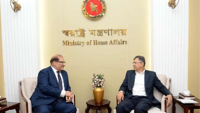 স্বরাষ্ট্রমন্ত্রী সালাহউদ্দিন আহমদ ও বাংলাদেশে নিযুক্ত পাকিস্তানের হাইকমিশনার ইমরান হায়দার
