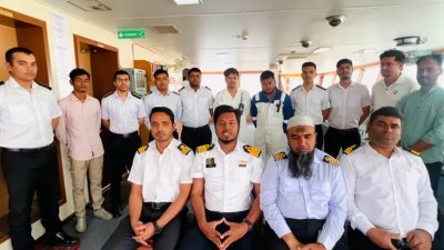 আরব আমিরাতের জেবেল আলী বন্দরে আটকে পড়া বাংলাদেশ শিপিং করপোরেশনের জাহাজ এমভি বাংলার জয়যাত্রার ৩১ নাবিক