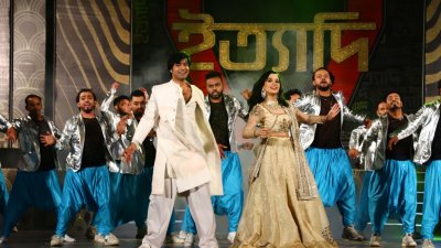 নাচের দৃশ্যে রাজ ও সাবিলা