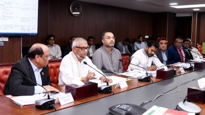 সভায় বক্তব্য রাখছেন প্রবাসী কল্যাণ ও বৈদেশিক কর্মসংস্থান এবং শ্রম ও কর্মসংস্থানমন্ত্রী আরিফুল হক চৌধুরী