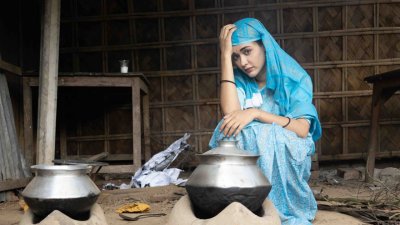 নাটকের দৃশ্যে অহনা রহমান