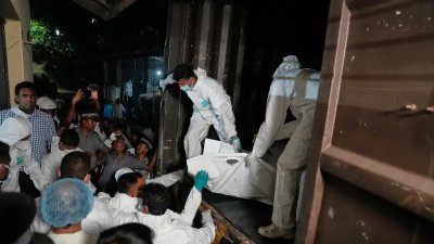 মার্কিন সাবমেরিন থেকে ছোড়া টর্পেডোর আঘাতে ডুবে যায় ইরানি যুদ্ধজাহাজ আইআরআইএস ডেনা। ফাইল ছবি: এপি