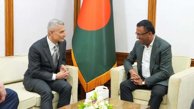 প্রধানমন্ত্রী তারেক রহমানের পররাষ্ট্র বিষয়ক উপদেষ্টা হুমায়ুন কবিরের সঙ্গে সৌজন্য সাক্ষাৎ যুক্তরাষ্ট্রের সাউথ অ্যান্ড সেন্ট্রাল এশিয়ান অ্যাফিয়ার্স বিষয়ক অ্যাসিস্ট্যান্ট সেক্রেটারি এস. পল কাপুর