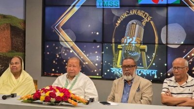 সংবাদ সম্মেলনে আয়োজকরা