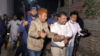 পুলিশ হোসাইন মো. তাইফুরকে গ্রেফতার করেছে