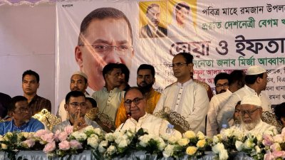 ইফতার মাহফিলে মির্জা আব্বাস