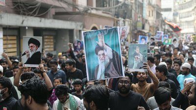ইরান ইস্যুতে শিয়া সম্প্রদায়ের সদস্যদের  বিক্ষোভ মিছিল (ছবি: আবুল হায়াত রাহাদ)