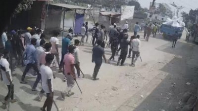 গাজীপুরে ঝুট ব্যবসার দখলকে কেন্দ্র করে বিএনপির দুই পক্ষের মধ্যে পাল্টাপাল্টি সংঘর্ষ ও ধাওয়ার ঘটনা ঘটেছে