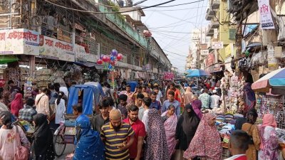 ঈদকে সামনে রেখে জমজমাট খুলনার বাজার