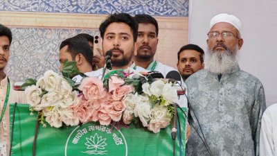 রবিবার বরিশাল নগরীর হালিমা খাতুন বালিকা মাধ্যমিক বিদ্যালয় মাঠে এনসিপি আয়োজিত ইফতার মাহফিলে প্রধান অতিথির বক্তব্য দেন দলের আহ্বায়ক ও সংসদ সদস্য নাহিদ ইসলাম