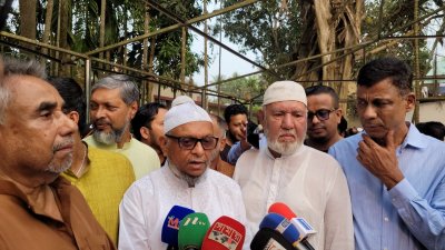 মৌলভীবাজারে সাংবাদিকদের সঙ্গে কথা বলেন আরিফুল হক