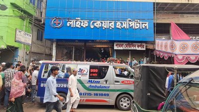 গাজীপুরে সিজারের পর প্রসূতির মৃত্যুর ঘটনায় হাসপাতালে ভাঙচুর, পরে সিলগালা