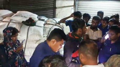 যশোরে পাচারকালে ৫৬ বস্তা সরকারি সার জব্দ, আটক ১