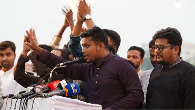 খুলনায় এনসিপির বিভাগীয় ইফতার মাহফিলে বক্তব্য দেন হাসনাত আবদুল্লাহ