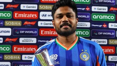 ট্রফি হাতে স্যামসন।