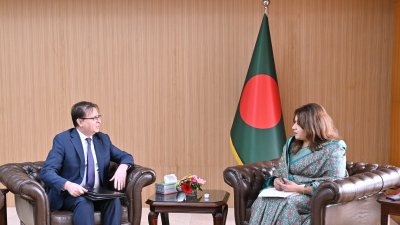 পররাষ্ট্র প্রতিমন্ত্রী শামা ওবায়েদ ইসলা‌মের সঙ্গে বৈঠক করেন  তুরস্কের রাষ্ট্রদূত রামিস সেন