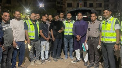 দুদক মহাপরিচালককে ছিনতাইয়ের অভিযোগে গ্রেফতারকৃতরা। ছবিধ সংগৃহীত