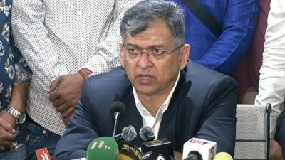 সোমবার দুপুরে কক্সবাজারে জেলা আইনশৃঙ্খলা কামিটির সভা শেষে সাংবাদিকদের বিভিন্ন প্রশ্নের উত্তর দেন স্বরাষ্ট্রমন্ত্রী সালাহউদ্দিন আহমদ