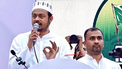 এনসিপির রাজশাহী বিভাগীয় ইফতার মাহফিলে বক্তব্য দেন নাসীরুদ্দীন পাটওয়ারী