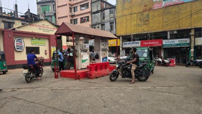 রাঙামাটি শহরের ফিলিং স্টেশনগুলোয় জ্বালানি তেল পাওয়া যাচ্ছে না