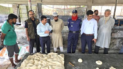সেমাই তৈরির কারখানায় ভ্রাম্যমাণ আদালতের অভিযান