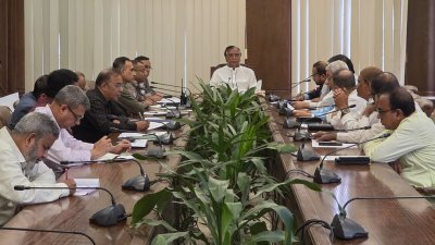 ডিএসসিসি প্রশাসক মো. আব্দুস সালামের সভাপতিত্বে নগর ভবনে জরুরি সভা