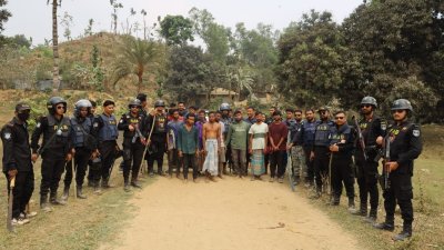 জঙ্গল সলিমপুর থেকে গ্রেফতার কয়েকজন