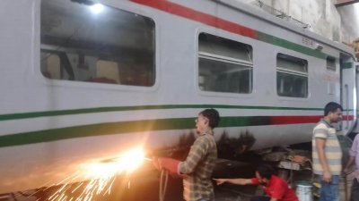 জরাজীর্ণ ১২২টি বগি মেরামত করা হচ্ছে চট্টগ্রামের পাহাড়তলীতে রেলওয়ে মেরামত কারখানায়
