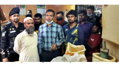 মসলার দোকানে অভিযান