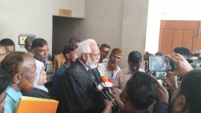 রায়ের পর সাংবাদিকদের সঙ্গে কথা বলেন জামালপুর নারী ও শিশু নির্যাতন দমন ট্রাইব্যুনাল-১-এর সরকারি কৌঁসুলি ফজলুল হক