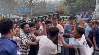 রাঙামাটি শহরে ফিলিং স্টেশনে ডিজেল কিনতে গিয়ে দুই ক্রেতার মধ্যে মারামারি হয়েছে