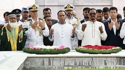 জিয়াউর রহমান ও খালেদা জিয়ার কবরে শ্রদ্ধা জানান স্পিকার-ডেপুটি স্পিকার