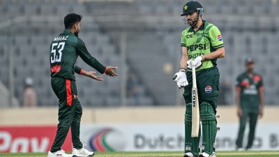 মিরাজ রানআউটের পর আগাকে বলছিলেন যে, তিনি ক্রিজের বাইরে ছিলেন।
