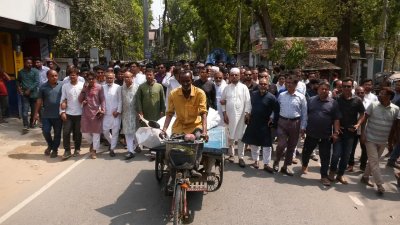 ঝিনাইদহে জামায়াত ও বিএনপির নেতাকর্মীদের সংঘর্ষে নিহত কৃষক দল নেতা তরু মুন্সীর লাশ নিয়ে বিক্ষোভ করেছে বিএনপি