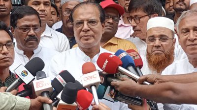 কুড়িগ্রামে বিদ্যানন্দের ‘মেগাকিচেন’ উদ্বোধন শেষে সাংবাদিকদের সঙ্গে কথা বলেন দুর্যোগ ব্যবস্থাপনা ও ত্রাণ মন্ত্রণালয়ের মন্ত্রী আসাদুল হাবিব দুলু