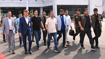 খাল খনন কর্মসূচির উদ্বোধন করতে দিনাজপুরের পথে প্রধানমন্ত্রী