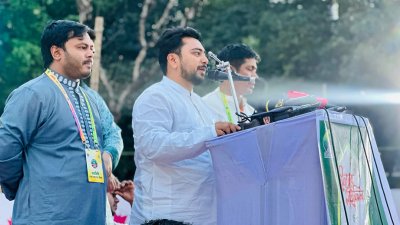 রাজধানীর মিরপুরের ন্যাশনাল বাংলা উচ্চ বিদ্যালয় মাঠে ঢাকা মহানগর উত্তর এনসিপির ইফতার মাহফিল ও আলোচনা সভা