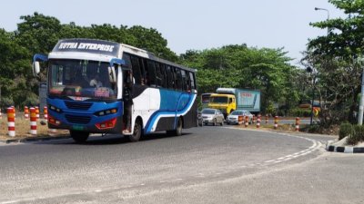 উত্তরের মহাসড়কে যানবাহন