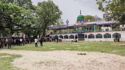 দেশের সর্ববৃহৎ ঈদুল ফিতরের জামাতের জন্য প্রস্তুত কিশোরগঞ্জের ঐতিহ্যবাহী শোলাকিয়া ঈদগাহ ময়দান