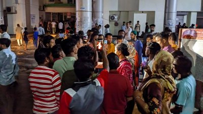 বরিশাল শের-ই-বাংলা মেডিক্যাল কলেজ হাসপাতালে এ ঘটনা ঘটে