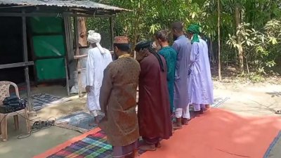 ঈদের জামাতে চাঁদপুরের সাদ্রা গ্রামের সাত জন মুসল্লি