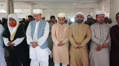কক্সবাজারের পেকুয়াতে পবিত্র ঈদুল ফিতরের নামাজ আদায় করেন স্বরাষ্ট্রমন্ত্রী সালাহউদ্দিন আহমদ