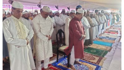 বরিশাল কেন্দ্রীয় ঈদগাহ ময়দানে ঈদের জামাত