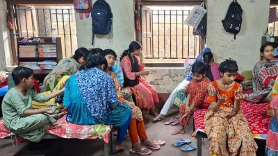 মোমেনশাহী এতিমখানায় শিশুদের ঈদ